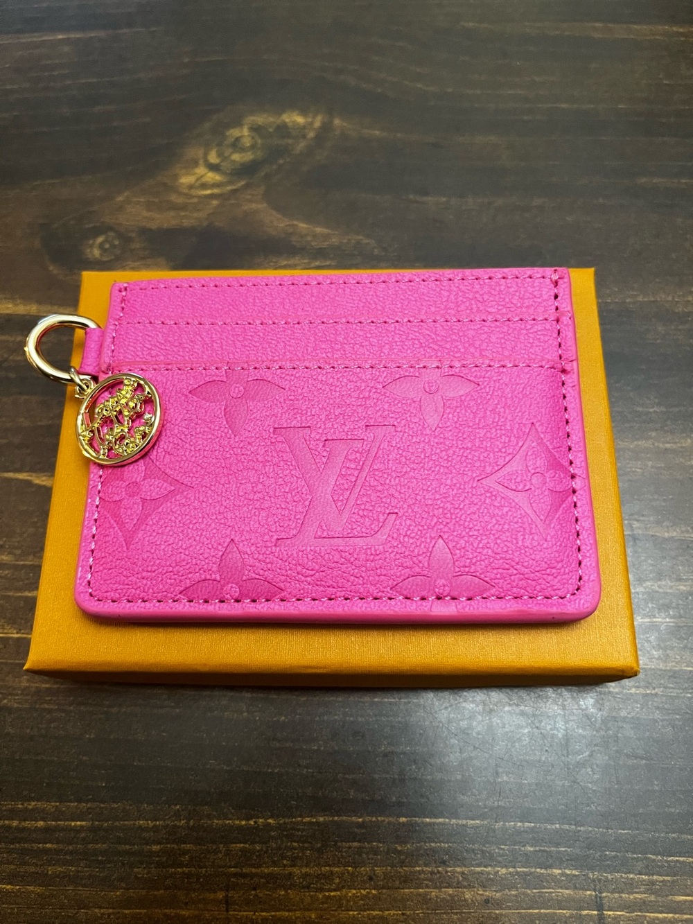 💕 L. V. Designer Vibrant Pink Embossed Letter Logo Gold Tone Charm Card Wallet